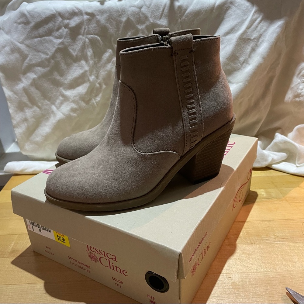NWT Jessica Cline taupe side zip heeled boots